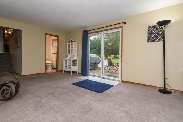 W276N1606 Spring Creek DRIVE, Pewaukee, WI 53072