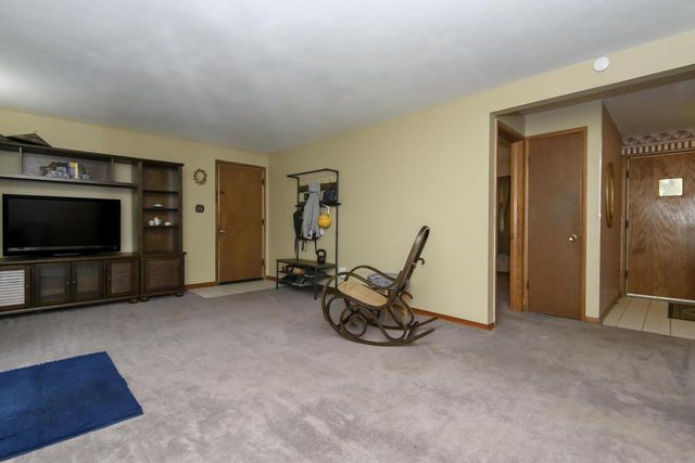 W276N1606 Spring Creek DRIVE, Pewaukee, WI 53072