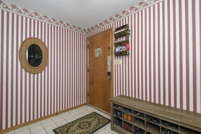 W276N1606 Spring Creek DRIVE, Pewaukee, WI 53072