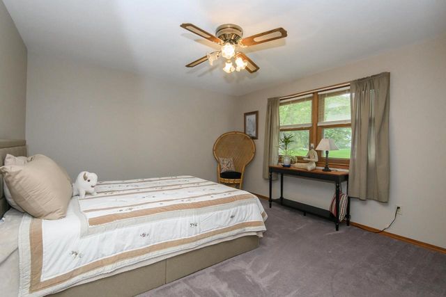 W276N1606 Spring Creek DRIVE, Pewaukee, WI 53072