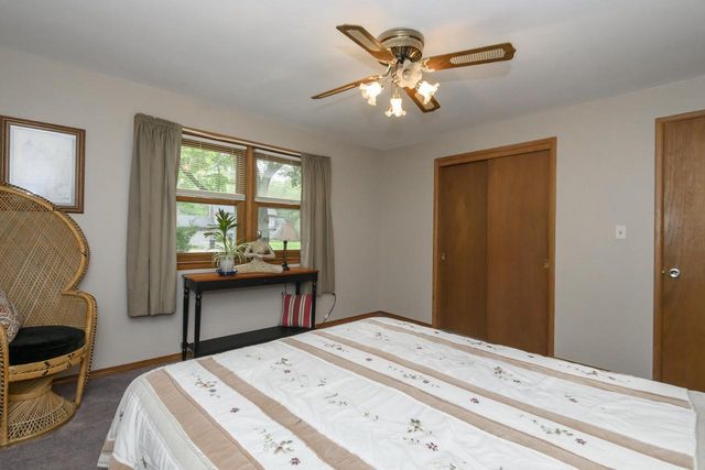 W276N1606 Spring Creek DRIVE, Pewaukee, WI 53072