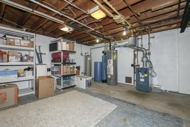 W276N1606 Spring Creek DRIVE, Pewaukee, WI 53072