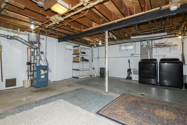 W276N1606 Spring Creek DRIVE, Pewaukee, WI 53072