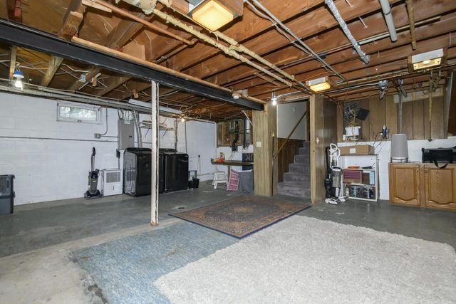 W276N1606 Spring Creek DRIVE, Pewaukee, WI 53072