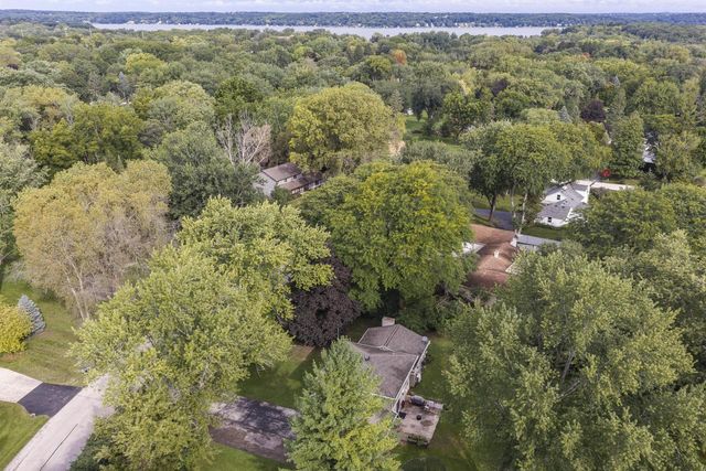 W276N1606 Spring Creek DRIVE, Pewaukee, WI 53072