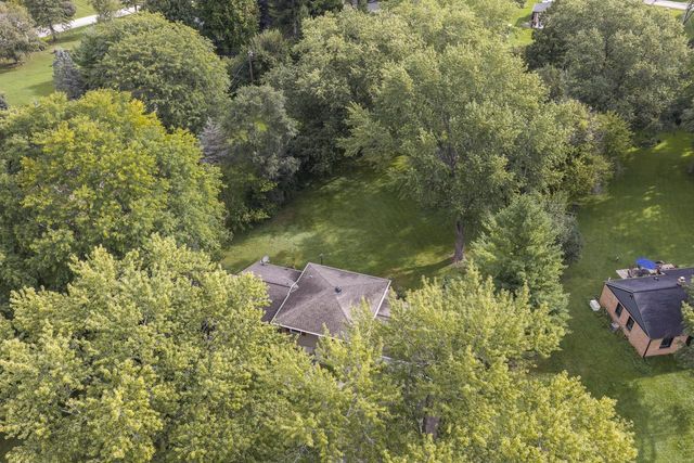 W276N1606 Spring Creek DRIVE, Pewaukee, WI 53072