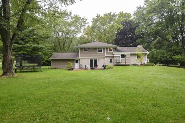 W276N1606 Spring Creek DRIVE, Pewaukee, WI 53072