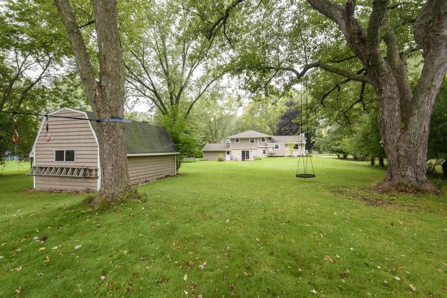 W276N1606 Spring Creek DRIVE, Pewaukee, WI 53072