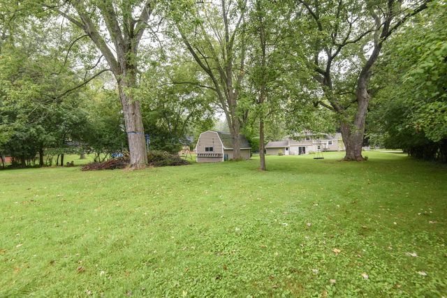 W276N1606 Spring Creek DRIVE, Pewaukee, WI 53072