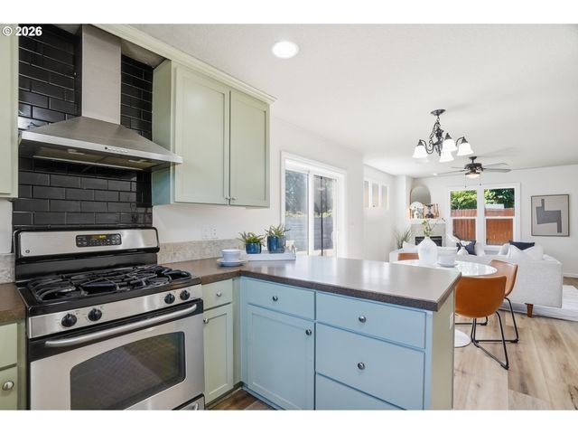 9442 N MACRUM Ave, Portland, OR 97203
