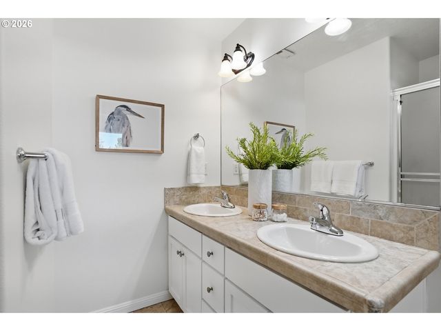 9442 N MACRUM Ave, Portland, OR 97203