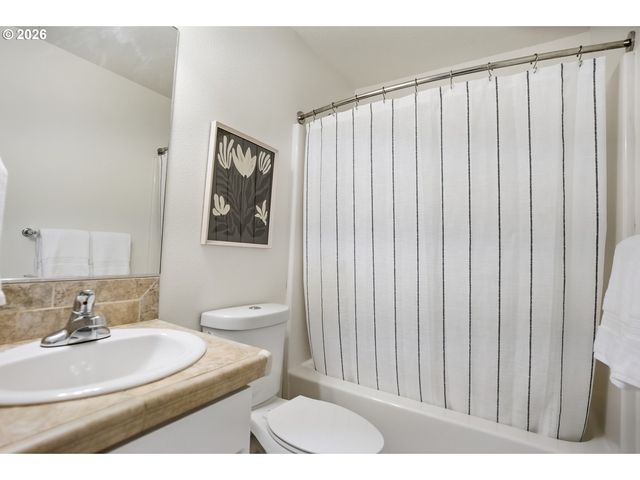 9442 N MACRUM Ave, Portland, OR 97203