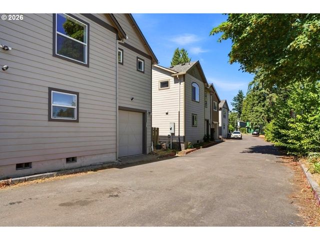 9442 N MACRUM Ave, Portland, OR 97203