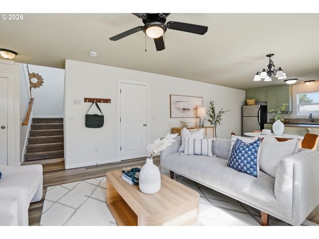 9442 N MACRUM Ave, Portland, OR 97203