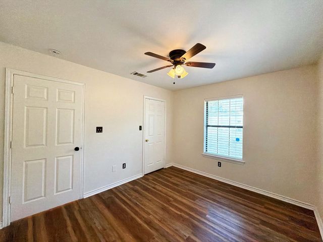 697 County Road 166, Whitesboro, TX 76273