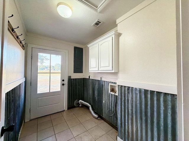 697 County Road 166, Whitesboro, TX 76273