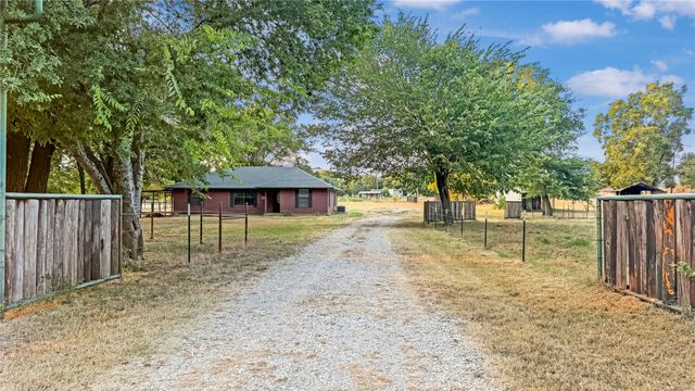 697 County Road 166, Whitesboro, TX 76273