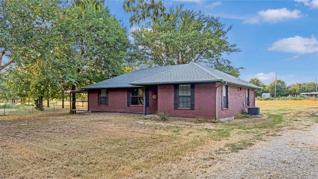 697 County Road 166, Whitesboro, TX 76273