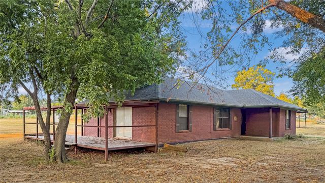 697 County Road 166, Whitesboro, TX 76273