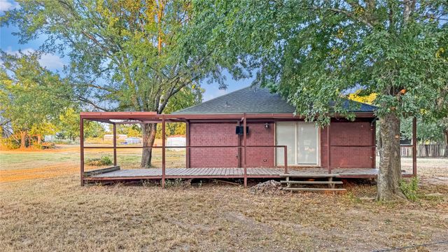 697 County Road 166, Whitesboro, TX 76273