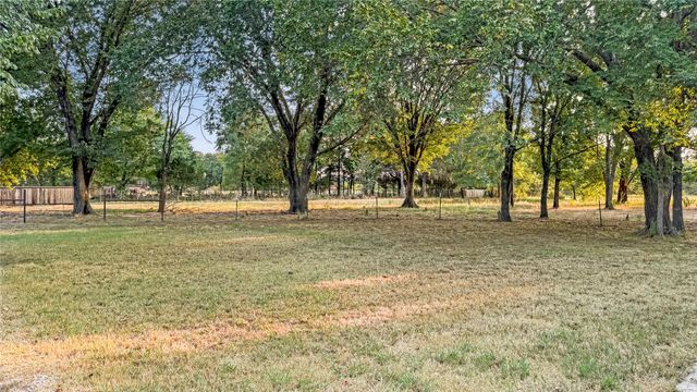 697 County Road 166, Whitesboro, TX 76273