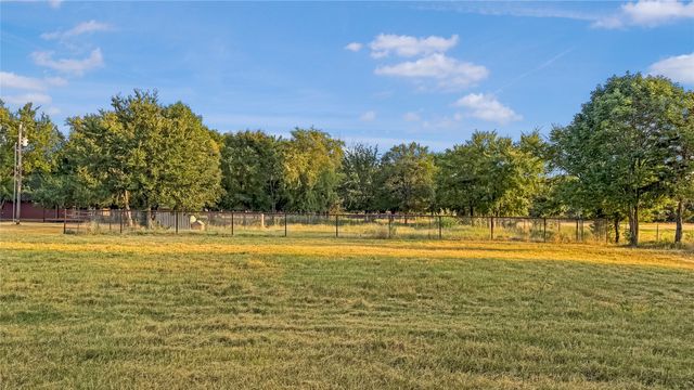 697 County Road 166, Whitesboro, TX 76273