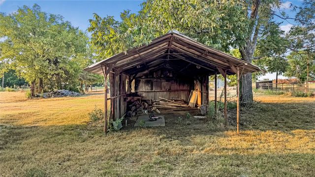 697 County Road 166, Whitesboro, TX 76273