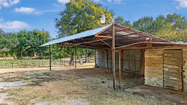 697 County Road 166, Whitesboro, TX 76273