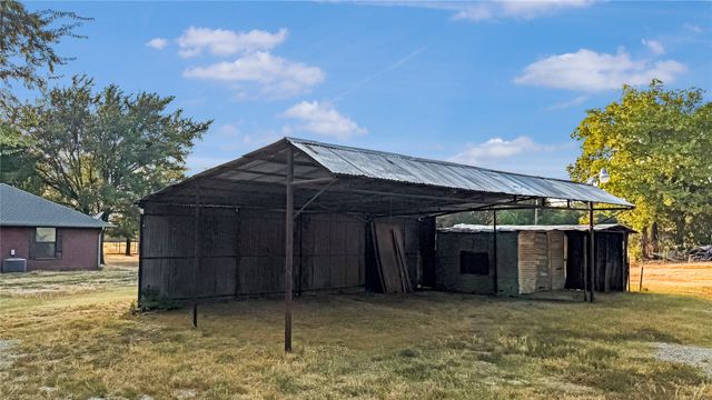 697 County Road 166, Whitesboro, TX 76273