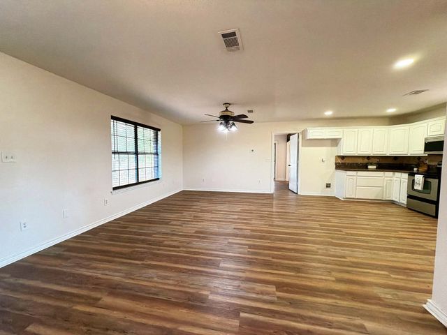 697 County Road 166, Whitesboro, TX 76273