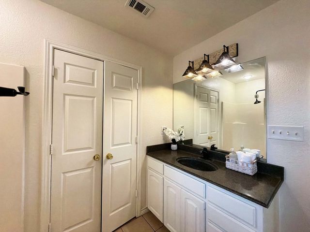 697 County Road 166, Whitesboro, TX 76273