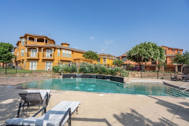 2640 Venice Drive 2, Grand Prairie, TX 75054