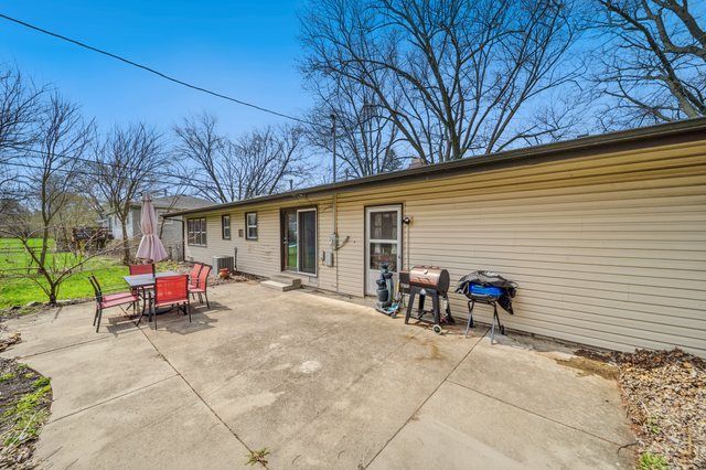 1412 Beach Road, Mchenry, IL 60050