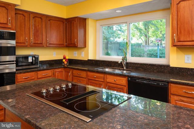 2113 CROSSGATE DR, Crofton, MD 21114