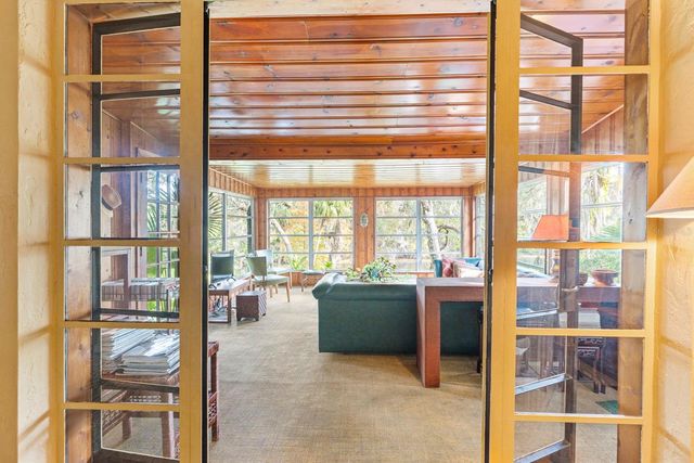 617 S RIVERHILLS DRIVE, Temple Terrace, FL 33617