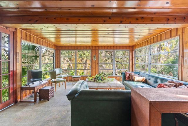 617 S RIVERHILLS DRIVE, Temple Terrace, FL 33617