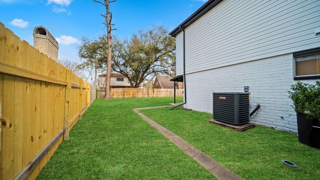 251 Holyhead Drive, Houston, TX 77015