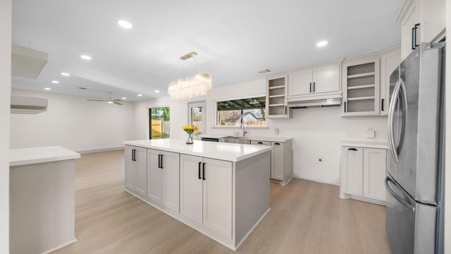 251 Holyhead Drive, Houston, TX 77015