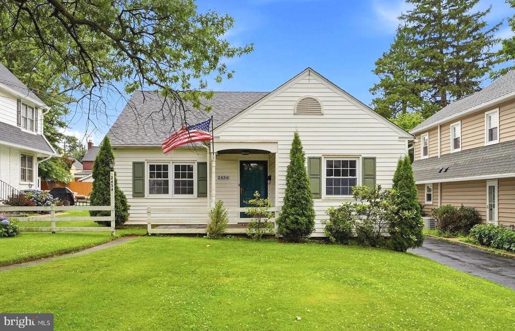 2434 MERWOOD LN, Havertown, PA 19083