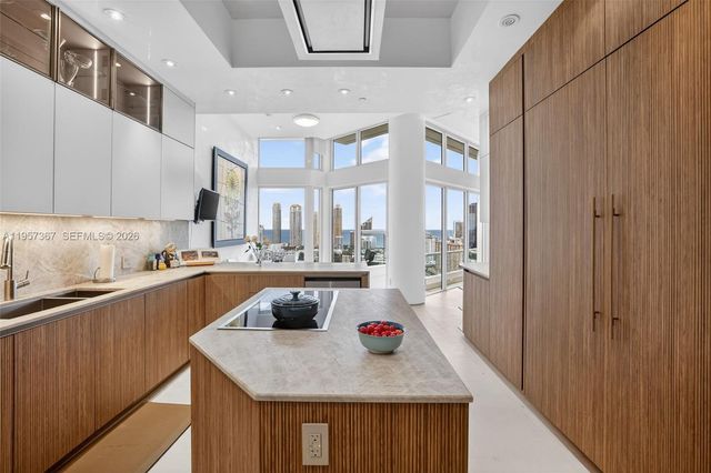 2600 Island Blvd PH-1, Aventura, FL 33160