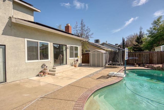 1957 Blue Spruce Dr, Oakdale, CA 95361