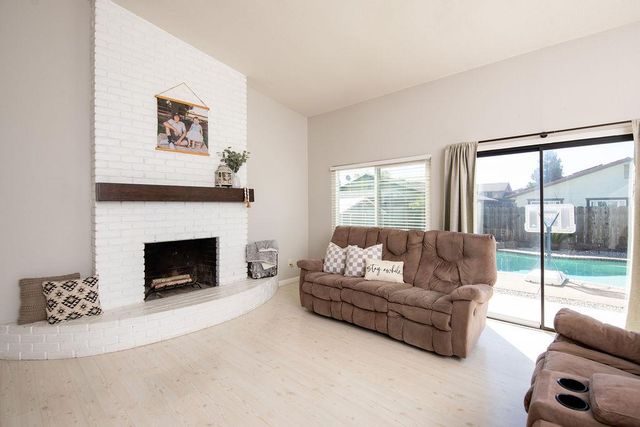 1957 Blue Spruce Dr, Oakdale, CA 95361