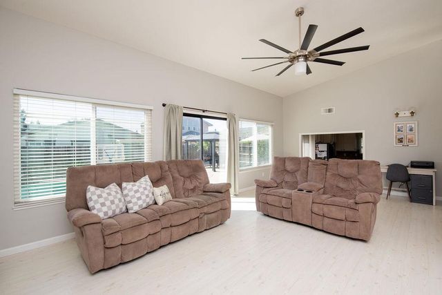 1957 Blue Spruce Dr, Oakdale, CA 95361