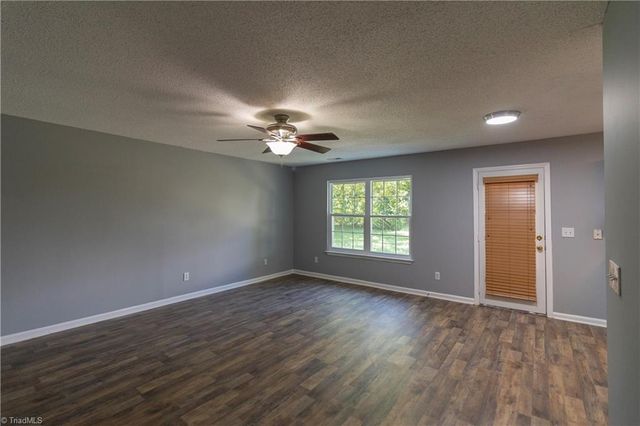 106 Tom Court, Kernersville, NC 27284