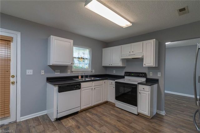 106 Tom Court, Kernersville, NC 27284