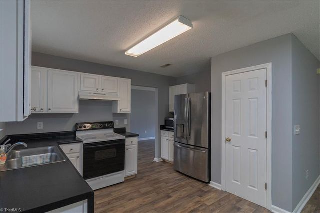 106 Tom Court, Kernersville, NC 27284