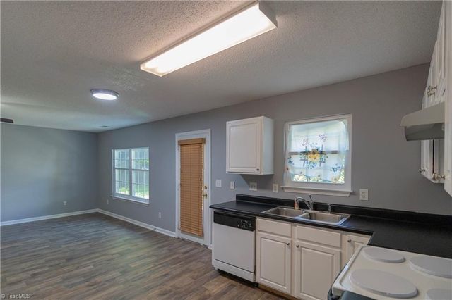 106 Tom Court, Kernersville, NC 27284