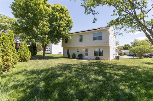 106 Tom Court, Kernersville, NC 27284