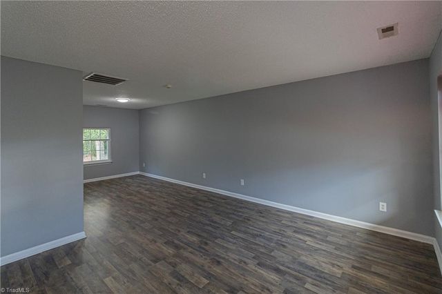 106 Tom Court, Kernersville, NC 27284