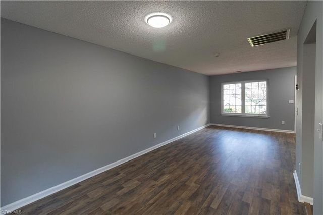 106 Tom Court, Kernersville, NC 27284